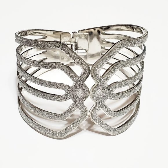 Jewelry - Bracelet Silver Glittery Spring Cuff